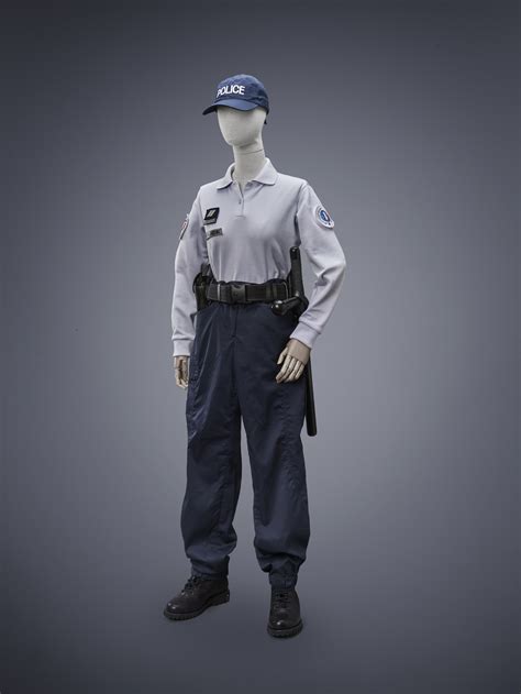 Les matériaux des costumes de policier de Montréal